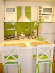 Open Kitchen & Breakfast Bar