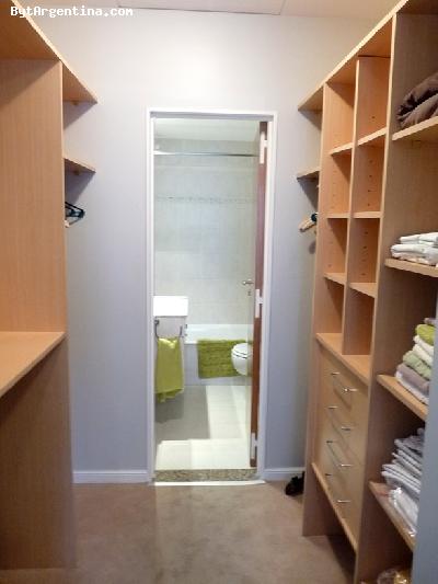 Walk-in-closet