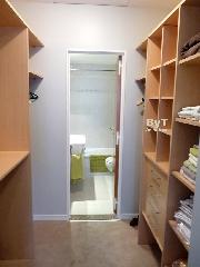 Walk-in-closet