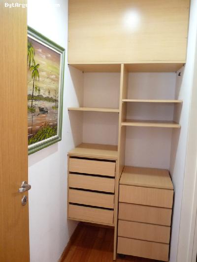 Walk-in-closet