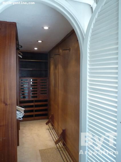 Walk-in-closet