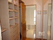 Walk-in-closet